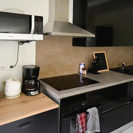 Le Preville Avec Terrasse Et Parking Gratuit Apartment *