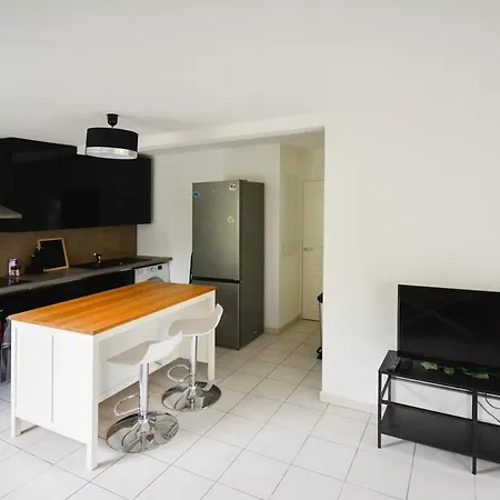 Le Préville Avec Terrasse Et Parking Gratuit *