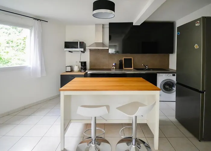 Le Preville Avec Terrasse Et Parking Gratuit דירה *